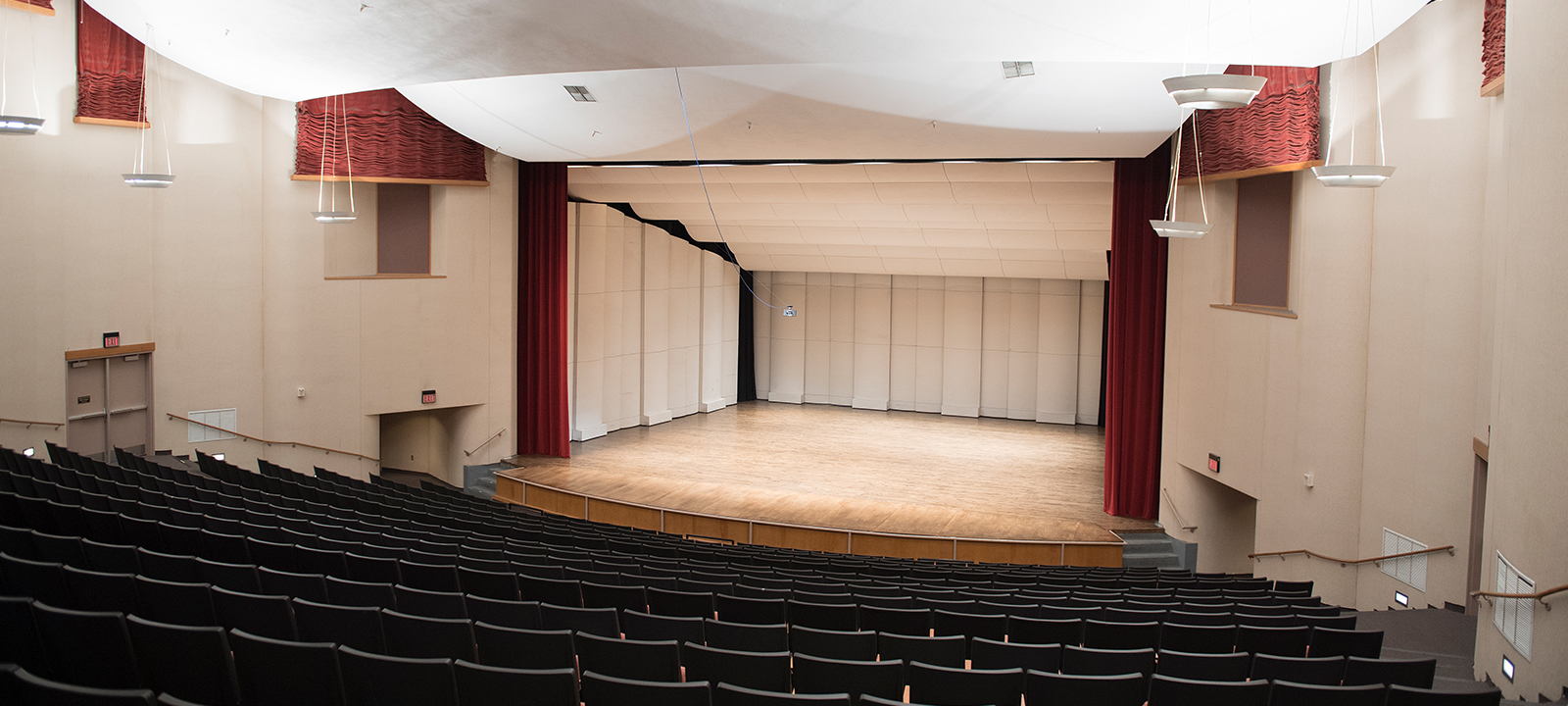 Louis J. Roussel Performance Hall, Stage